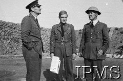1940, Wielka Brytania.
Dywizjon 303, w środku stoi por. Jan Zumbach.
Fot. NN, Instytut Polski i Muzeum im. gen. Sikorskiego w Londynie