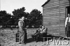Przed 27.09.1940, Northolt, Anglia, Wielka Brytania.
Piloci dywizjonu 303, od lewej: por. Ludwik Paszkiewicz (zginął 27 września 1940), kpt. Walery Żak, por. Witold Łokuciewski.
Fot. NN, Instytut Polski i Muzeum im. gen. Sikorskiego w Londynie
