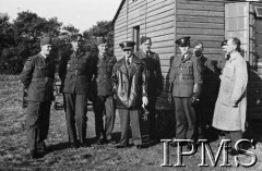Przed 27.09.1940, Northolt, Anglia, Wielka Brytania.
Piloci dywizjonu 303, drugi od lewej stoi sierż. Józef Frantiszek, czwarty por. Ludwik Paszkiewicz (zginął 27 września 1940).
Fot. NN, Instytut Polski i Muzeum im. gen. Sikorskiego w Londynie