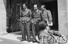 1940-1941, Northolt, Anglia, Wielka Brytania.
Polscy piloci, od lewej: kpt. Wacław Wilczewski, kpt. Stanisław Skalski i mjr Tadeusz Rolski.
Fot. NN, Instytut Polski i Muzeum im. gen. Sikorskiego w Londynie