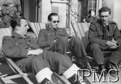 Maj 1942, Northolt, Anglia, Wielka Brytania.
Piloci dywizjonu 317, od lewej: por. Stanisław Bochniak, por. Jan Wiśniewski, por. Tadeusz Koc.
Fot. NN, Instytut Polski i Muzeum im. gen. Sikorskiego w Londynie