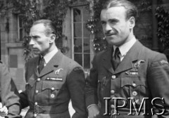 Kwiecień 1942, Northolt, Anglia, Wielka Brytania.
Piloci dywizjonu 303 - kpt. Wojciech Kołaczkowski, por. Walery Żak.
Fot. NN, Instytut Polski i Muzeum im. gen. Sikorskiego w Londynie