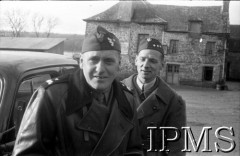 1939-1940, Paimpont (?), Francja.
Wojsko Polskie we Francji, na pierwszym planie gen. Stanisław Maczek.
Fot. NN, Instytut Polski i Muzeum im. gen. Sikorskiego w Londynie [Francja - negatywy].