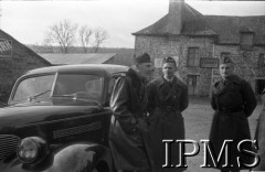 1939-1940, Paimpont (?), Francja.
Wojsko Polskie we Francji, przy samochodzie gen. Stanisław Maczek.
Fot. NN, Instytut Polski i Muzeum im. gen. Sikorskiego w Londynie [Francja - negatywy].
