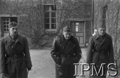 1939-1940, Paimpont (?), Francja.
Wojsko Polskie we Francji, w środku idzie gen. Stanisław Maczek.
Fot. NN, Instytut Polski i Muzeum im. gen. Sikorskiego w Londynie [Francja - negatywy].