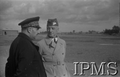 1939-1940, Francja.
Naczelny Wódz Polskich Sił Zbrojnych gen. Władysław Sikorski wizytuje jednostki Wojska Polskiego we Francji. Gen. W. Sikorskiemu towarzyszy szef francuskiej misji wojskowej przy Naczelnym Wodzu WP gen. Victor Denain (z lewej). 
Fot. NN, Instytut Polski i Muzeum im. gen. Sikorskiego w Londynie [Francja - negatywy].
