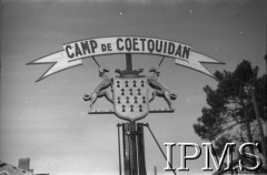 1939, Coetquidan, Francja. 
Fragment bramy wjazdowej do polskiego obozu wojskowego.
Fot. NN, Instytut Polski i Muzeum im. gen. Sikorskiego w Londynie [Francja - negatywy].