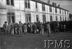 1939-1940, Francja.
Formowanie Wojska Polskiego we Francji. Polscy żołnierze na terenie obozu.
Fot. NN, Instytut Polski i Muzeum im. gen. Sikorskiego w Londynie [Francja - negatywy].