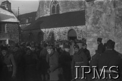 1939-1940, Paimpont, Francja.Formowanie Wojska Polskiego we Francji. Polscy oficerowie na terenie obozu.Fot. NN, Instytut Polski i Muzeum im. gen. Sikorskiego w Londynie [Francja - negatywy].