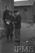 1939-1940, Paimpont, Francja.Polscy marynarze w obozie wojskowym. Fot. NN, Instytut Polski i Muzeum im. gen. Sikorskiego w Londynie [Francja - negatywy].