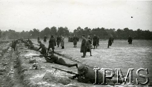 Luty 1940, Coetquidan, Francja.
Obóz Wojska Polskiego. VII Kurs Dokształcający, strzelanie z rkm-ów.
Fot. NN, Instytut Polski i Muzeum im. gen. Sikorskiego w Londynie