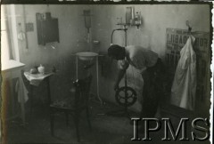 Marzec 1940, Targoviste, Rumunia.
Obóz dla internowanych żołnierzy Wojska Polskiego. Gabinet dentystyczny.
Fot. NN, Instytut Polski i Muzeum im. gen. Sikorskiego w Londynie