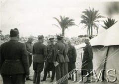 1941, Egipt.
Inspekcja obozu Legii Oficerskiej.
Fot. NN, Instytut Polski i Muzeum im. gen. Sikorskiego w Londynie [album z dedykacją: 