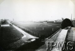 Lato 1937, Kraków, Polska.
Koszary 5 Batalionu Saperów na Dąbiu w Krakowie. Stadion sportowy.
Fot. NN, Instytut Polski i Muzeum im. gen. Sikorskiego w Londynie [album B4 - 5 Batalion Saperów w Krakowie]