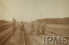 1919, Sądowa Wisznia.
Wojna polsko-ukraińska. Jeńcy ukraińscy wzięci do niewoli przez załogę pociągu pancernego P.P.3.
Fot. NN, Instytut Polski i Muzeum im. gen. Sikorskiego w Londynie