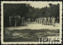 1945-1496, Włochy.Defilada żołnierzy 3 Batalionu Strzelców Karpackich.Fot. NN, Instytut Polski i Muzeum im. gen. Sikorskiego w Londynie [album 11 - 3 Batalion Strzelców Karpackich].