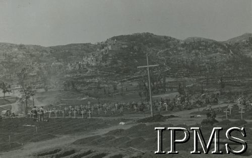 Maj 1944, Aquafondata, Włochy..
Cmentarz wojenny żołnierzy 2 Korpusu podczas budowy.
Fot. NN, Instytut Polski im. gen. Sikorskiego w Londynie, [album 144 - fot. z Włoch, dar Michniewicza z Buenos Aires 1.01.1961].
