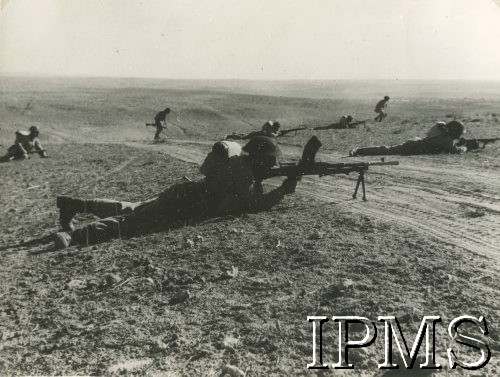 Listopad 1943, Palestyna.
Ćwiczenia 3 Dywizji Strzelców Karpackich podczas wizyty Naczelnego Wodza Polskich Sił Zbrojnych gen. Kazimierza Sosnkowskiego.
Fot. NN, Instytut Polski i Muzeum im. gen. Sikorskiego w Londynie [album 161 - Naczelny Wódz w 3 DSK, Palestyna listopad 1943].