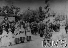 1939-1940, Francja.
Procesja z udziałem żołnierzy 9 Pułku Ułanów Małopolskich.
Fot. NN, Instytut Polski i Muzeum im. gen. Sikorskiego w Londynie [album 209 - 9 Pułk Ułanów Małopolskich]