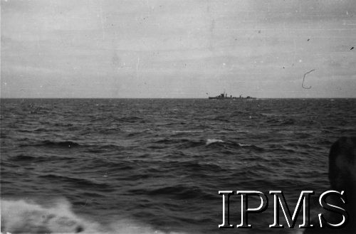 1940, brak miejsca.
Fotografia wykonana prawdopodobnie podczas ewakuacji 9 Pułku Ułanów Małopolskich z Francji do Wielkiej Brytanii. Podpis oryginalny: 