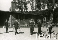 12.09.1946 - 15.07.1948, Niemcy.
Kursy przysposobienia zawodowego prowadzone przez Koło nr 601 Stowarzyszenia Polskich Weteranów w Ingolstadt. Na zdjęciu zajęcia praktyczne podczas kursu elektro - instalacyjnego.
Fot. NN, Instytut Polski i Muzeum im. gen. Sikorskiego w Londynie [album 227 - Stowarzyszenie Polskich Weteranów Koło nr 601, Ingolstadt Niemcy].