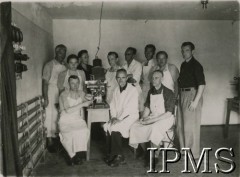 12.09.1946 - 15.07.1948, Niemcy.
Kursy przysposobienia zawodowego prowadzone przez Koło nr 601 Stowarzyszenia Polskich Weteranów w Ingolstadt. Fotografia wykonana podczas kursu trychinoskopistów.
Fot. NN, Instytut Polski i Muzeum im. gen. Sikorskiego w Londynie [album 227 - Stowarzyszenie Polskich Weteranów Koło nr 601, Ingolstadt Niemcy].