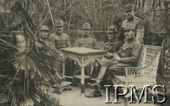 1914-1917, prowincja Trydent, północne Włochy.
Sztab batalionu, siedzą od lewej: por. Salzmann, por. Zahradniczek, kpt. Schemlil, kpt. Tandler, por. Steurer, por. Majewski.
Fot. NN, Instytut Polski i Muzeum im. gen. Sikorskiego w Londynie [album nr 287 z wojny 1914-1917 - front włoski].