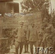 1914-1917, prowincja Trydent, północne Włochy.
Włoscy jeńcy w otoczeniu austriackich żołnierzy.
Fot. NN, Instytut Polski i Muzeum im. gen. Sikorskiego w Londynie [album nr 287 z wojny 1914-1917 - front włoski].