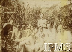 1914-1917, Seghe Ultime, prowincja Trydent, północne Włochy.
Żołnierze po kąpieli, stoi podchorąży Rudnicki.
Fot. NN, Instytut Polski i Muzeum im. gen. Sikorskiego w Londynie [album nr 287 z wojny 1914-1917 - front włoski].
