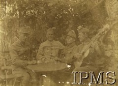 1914-1917, prowincja Trydent, północne Włochy.
Ppor. Grunwald, ppor. Bussi, ppor. Schponer, pchor. Niepokój.
Fot. NN, Instytut Polski i Muzeum im. gen. Sikorskiego w Londynie [album nr 287 z wojny 1914-1917 - front włoski].