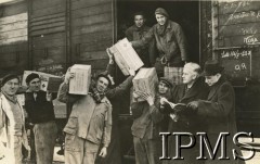 1942, brak miejsca.
Dostawa dla polskich uchodźców z ZSRR, z funduszy zgromadzonych w Stanach Zjednoczonych.
Fot. NN, Instytut Polski i Muzeum im. gen. Sikorskiego w Londynie