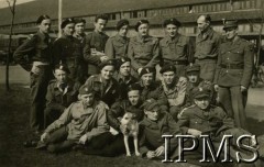 05.04.1946, Pinneberg, Niemcy.
Grupa żołnierzy z kwatermistrzostwa, z lewej stoi pchor. Michalkiewicz.
Fot. NN, Instytut Polski i Muzeum im. gen. Sikorskiego w Londynie
