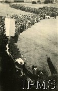 01.09.1946, Wentorf, Niemcy.
Polski Obóz Wojskowy, uroczyste obchody wybuchu II wojny światowej. Na maszcie powiewa biało-czerwona flaga.
Fot. NN, Instytut Polski i Muzeum im. gen. Sikorskiego w Londynie