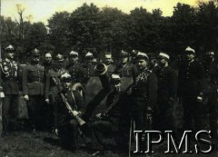 Lata 30., Lwów, Polska.
Korpus Kadetów Nr 1. Fotografia grupowa przy dziale.
Fot. NN, Instytut Polski i Muzeum im. gen. Sikorskiego w Londynie [album 61 - Korpus Kadetów Nr 1 - Lwów]
