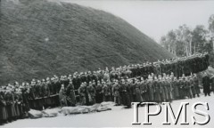 1935-1937, Kraków, Polska.
Kadeci z 1 Korpusu Kadetów Nr 1 we Lwowie podczas budowy Kopca Józefa Piłsudskiego na Sowińcu.
Fot. NN, Instytut Polski i Muzeum im. gen. Sikorskiego w Londynie [album 61 - Korpus Kadetów Nr 1 - Lwów]