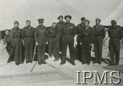 Lata 40., Bliski Wschód.
Armia Polska na Wschodzie, gen. Władysław Anders wizytuje polski obóz.
Fot. NN, Instytut Polski i Muzeum im. gen. Sikorskiego w Londynie [album 94 - szkoły junackie].