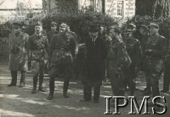 1942, Wielka Brytania.
Wicepremier Wielkiej Brytanii Clement Attlee (w środku) wizytuje 1 Brygadę Spadochronową. Na zdjęciu m.in. dowódca 1 Brygady Spadochronowej płk Stanisław Sosabowski (4. z lewej), dowódca 1 Brygady Strzelców a następnie 4 Dywizji Strzelców gen. Gustaw Paszkiewicz (1. z prawej), dowódca I Korpusu Polskiego gen. Marian Kukiel.
Fot. NN, Instytut Polski i Muzeum im. gen. Sikorskiego w Londynie [dedykacja w albumie: Gen. dyw. dr Kukielowi Marianowi dowódcy I Korpusu Panc.-Mot. I Brygada Spadochronowa Szkocja , Wrzesień 1941-42; album powstał z okazji rocznicy]