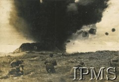 1941-1942, Wielka Brytania.
Ćwiczenia bojowe 1 Brygady Spadochronowej, wysadzanie schronu.
Fot. NN, Instytut Polski i Muzeum im. gen. Sikorskiego w Londynie [dedykacja w albumie: Gen. dyw. dr Kukielowi Marianowi dowódcy I Korpusu Panc.-Mot.  I Brygada Spadochronowa Szkocja , Wrzesień 1941-42; album powstał z okazji rocznicy]