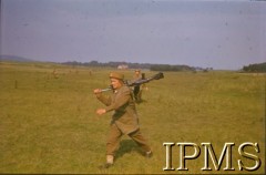 1942-1943, Wielka Brytania.
Żołnierze 1 Samodzielnej Brygady Spadochronowej podczas ćwiczeń.
Fot. Czołówka Filmowa, Instytut Polski i Muzeum im. gen. Sikorskiego w Londynie [kolorowe diapozytywy].