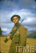 1942-1943, Szkocja, Wielka Brytania. 
Piechur 1 Pułku Strzelców.
Fot. Czołówka Filmowa, Instytut Polski i Muzeum im. gen. Sikorskiego w Londynie [kolorowe diapozytywy].