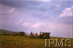 Kwiecień 1943, Szkocja, Wielka Brytania.
Ćwiczenia 1 Pułku Artylerii Ciężkiej.
Fot. Czołówka Filmowa, Instytut Polski i Muzeum im. gen. Sikorskiego w Londynie [kolorowe diapozytywy].
