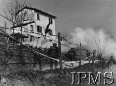 1944-1945, Włochy.
Żołnierze 2 Korpusu podczas walk.
Fot. NN, Instytut Polski i Muzeum im. gen. Sikorskiego w Londynie, [koperta 2 Korpus Polski].