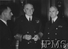 1941-1943, Wielka Brytania.
Przyjęcie u Naczelnego Wodza Polskich Sił Zbrojnych gen. Władysława Sikorskiego dla przedstawicieli wojsk alianckich, na zdjęciu od lewej: komandor Tadeusz Stoklasa, głównodowodzący marynarką brytyjską sir Dudley Pound, wiceadmirał Jerzy Świrski.
Fot. NN, Instytut Polski i Muzeum im. gen. Sikorskiego w Londynie [koperta różne].