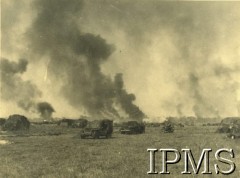 8.08.1944, Caen (okolice), Francja.
Pojazdy 10 Brygady Kawalerii Pancernej w trakcie walk w okolicach Caen.
Fot. J. Z. Żegota-Januszajtis, Instytut Polski i Muzeum im. gen. Sikorskiego w Londynie [paczka 1 Dywizja Pancerna].