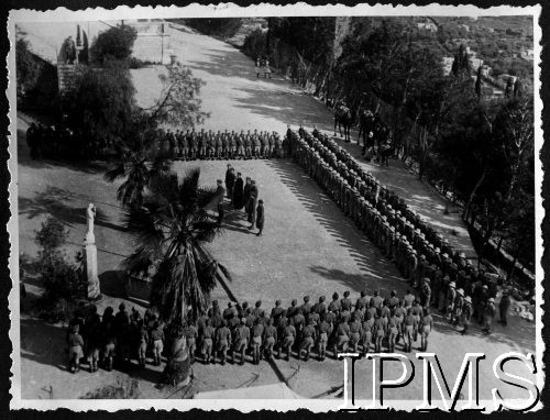 1943, Palestyna.
Uroczystość z udziałem junaków.
Fot. NN, Instytut Polski i Muzeum im. gen. Sikorskiego w Londynie [album Palestyna 1943 - junacy].