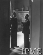 16.05.1941, Wielka Brytania.Prezydent RP Władysław Raczkiewicz (z lewej) i premier Władysław Sikorski podczas rozmowy.Fot. NN, Instytut Polski i Muzeum im. gen. Sikorskiego w Londynie [pudełko Raczkiewicz] 
