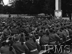 31.08.1943, Anglia, Wielka Brytania.
Prezydent RP Władysław Raczkiewicz wizytuje 1 Dywizję Pancerną.
Fot. NN, Instytut Polski i Muzeum im. gen. Sikorskiego w Londynie [pudełko Raczkiewicz]