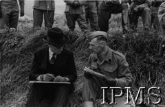 1940-1944, Wielka Brytania.
Prezydent RP Władysław Raczkiewicz na ćwiczeniach I Korpusu.
Fot. NN, Instytut Polski i Muzeum im. gen. Sikorskiego w Londynie [pudełko Raczkiewicz]