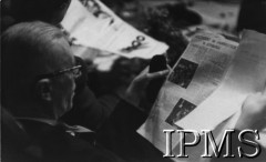 Lata 40., Wielka Brytania.Prezydent RP Władysław Raczkiewicz podczas lektury polskiej gazety.Fot. NN, Instytut Polski i Muzeum im. gen. Sikorskiego w Londynie [pudełko Raczkiewicz] 