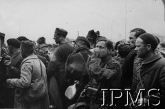 Czerwiec 1940, prawdopodobnie Francja.
Prawdopodobnie ewakuacja polskich żołnierzy z Francji do Wielkiej Brytanii.
Fot. NN, Instytut Polski i Muzeum im. gen. Sikorskiego w Londynie [szuflada 25 - saperzy, komandosi, spadochroniarze, sygn. 31619].